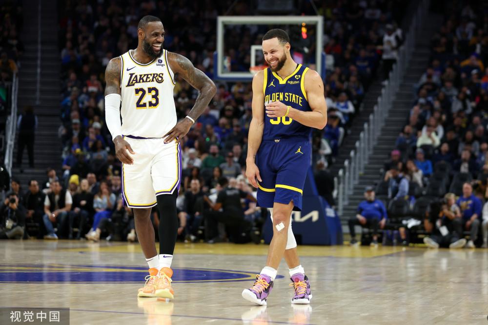 教练之一被 教练之一被